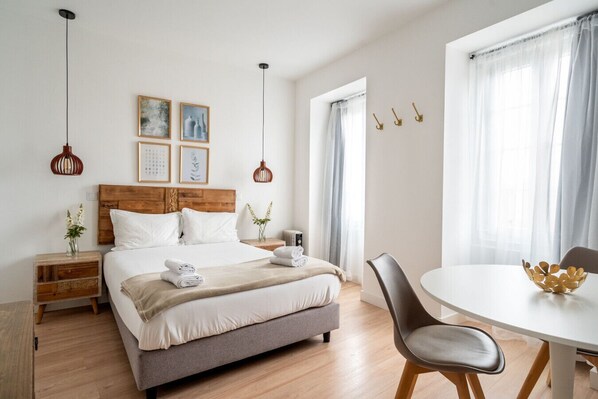 1 bedroom, desk, iron/ironing board, WiFi