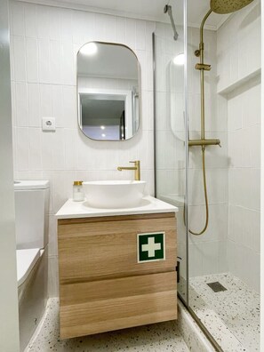 ヘアドライヤー、タオル