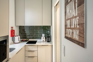 Fridge, microwave, stovetop, dishwasher