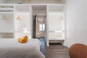 2 室のベッドルーム、WiFi (無料)、ベッドシーツ