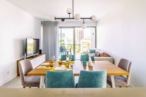 Dining - Brand New Apt in Oasis Mar by Lisbeyond (Portimão)