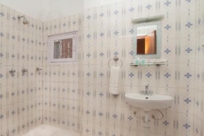 Bathroom - Deluxe Single Room (Chakshibari Thamel)