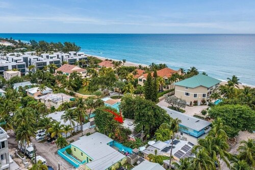 Beach cottage 45 second walk to the sand