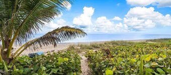 Beach cottage 45 second walk to the sand