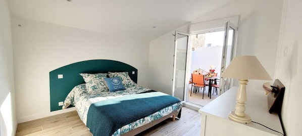 3 chambres, lit parapluie, draps fournis