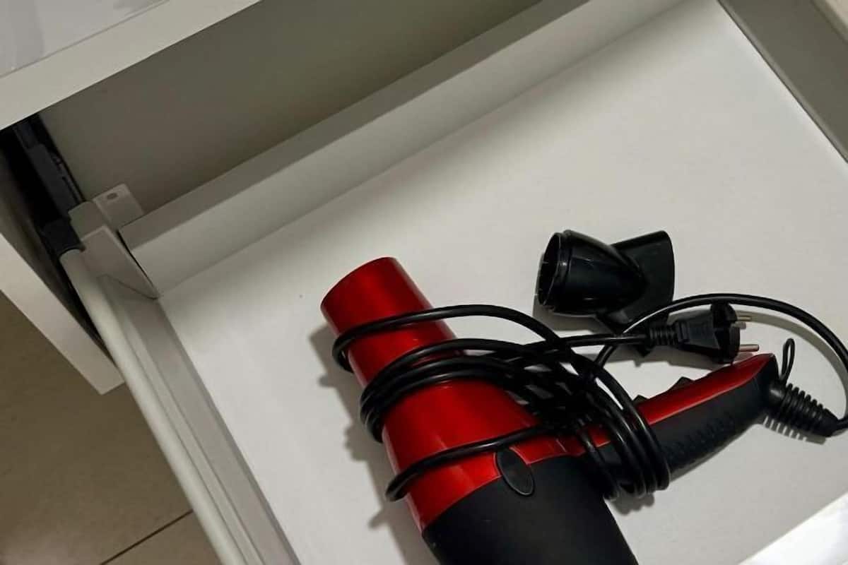 Bathroom amenities | Shower, hair dryer, towels, soap