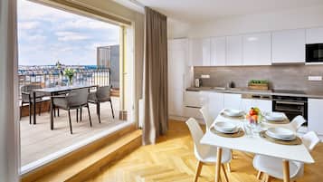 Exclusive Penthouse, 2 Bedrooms, Terrace | Living area