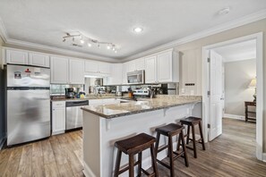 Dining tables - Seaspray Hideaway Sleeps 8 Pools Beach Access (Panama City Beach)