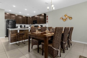 Dining - 4732 Lakeview Townhome Near Disney Gym Access (Kissimmee)