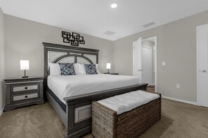 3 室のベッドルーム、デスク、アイロン / アイロン台、WiFi