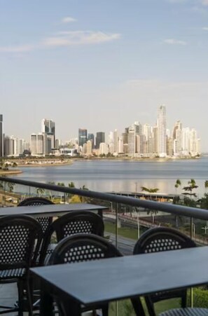 تناول الطعام بالخارج