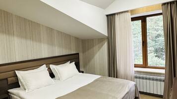 Royal-dobbeltværelse - bjergudsigt | Premium-sengetøj, minibar, pengeskab på værelset, skrivebord