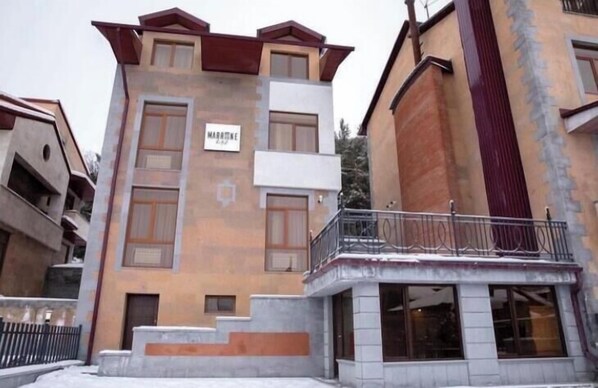 A multi-story building with a sign reading "MARRONE spa". - Marrone Hotel Tsaghkadzor (Tsaghkadzor)
