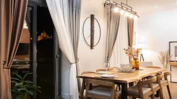 Luxury Villa, Lanai, City View | Living room | 32-inch Smart TV with cable channels, TV, DVD player