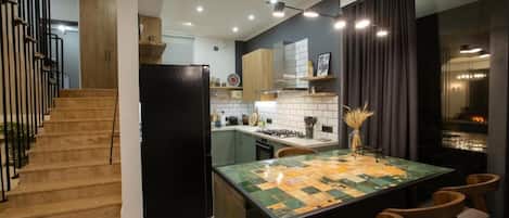 Luxury Villa, Lanai, City View | Private kitchen