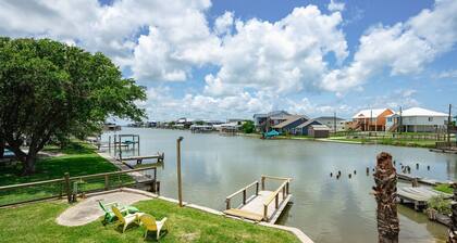 Pelican Cove - Canal Home Located in Copano Ridge