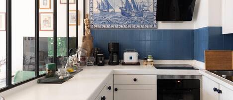 Frigorifero, microonde, forno, lavastoviglie