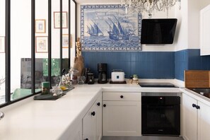 Frigorifero, microonde, forno, lavastoviglie