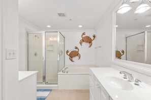 Condo, Multiple Beds, Pool Access, Garden View (#106 - No Pets) | Bathroom | Towels