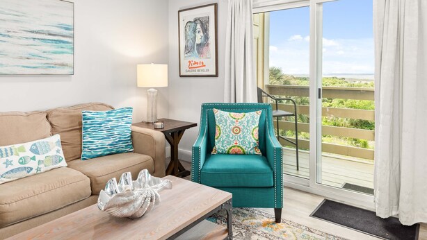 公寓客房, 多張床, 可使用泳池, 花園景觀 (0 - No Pets Allowed) | 起居區