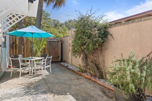 独立别墅, 2 张大床, 厨房, 花园景观 | 客房景观