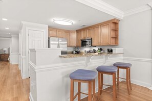 Condo, Multiple Beds, Pool Access, Garden View | Private kitchen | Fridge, microwave, oven, stovetop