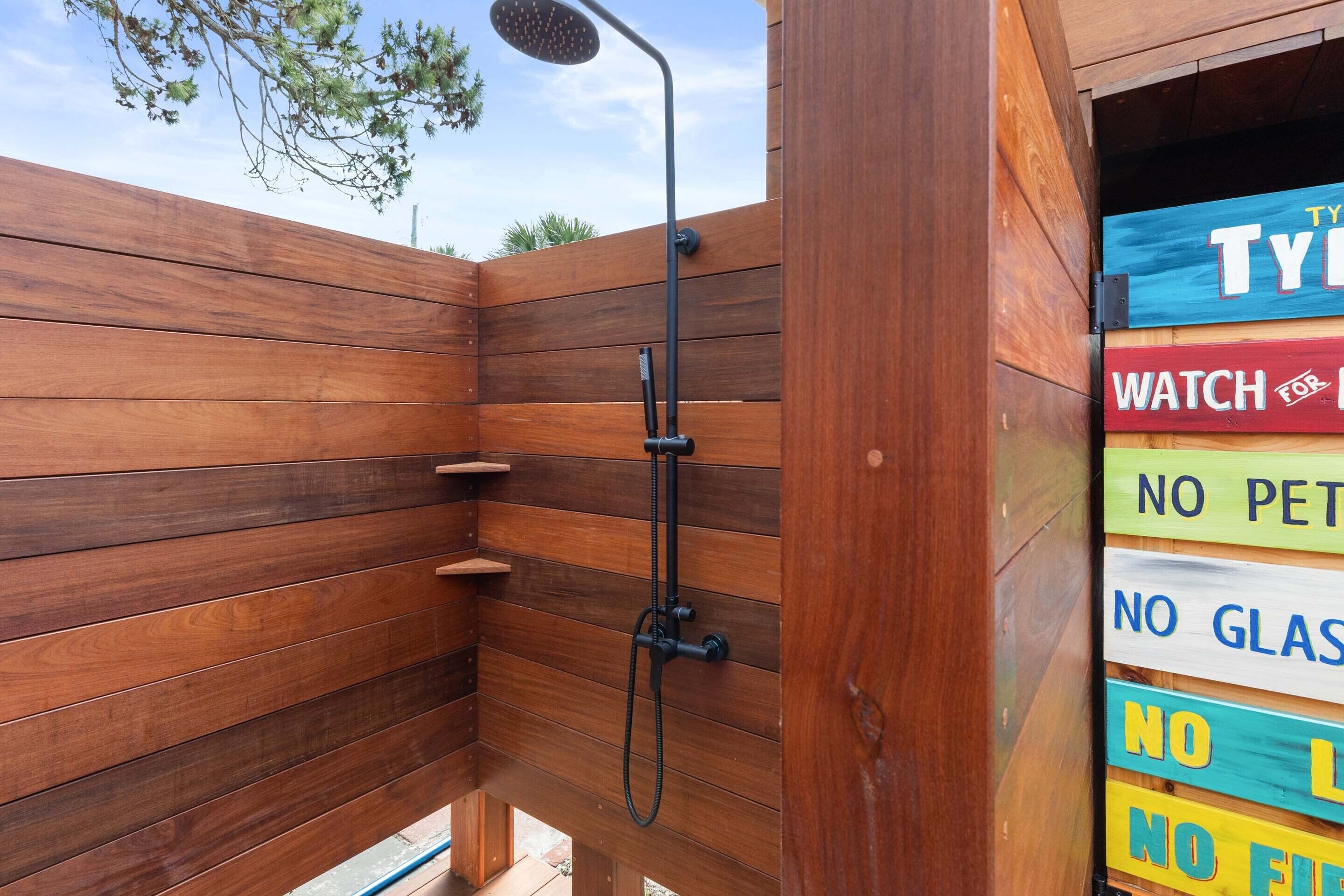 House, Multiple Beds, Kitchen, Pool View | Property grounds