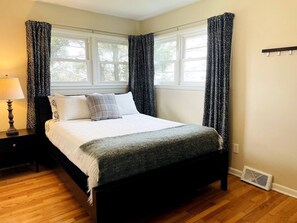 3 bedrooms, desk, iron/ironing board, WiFi
