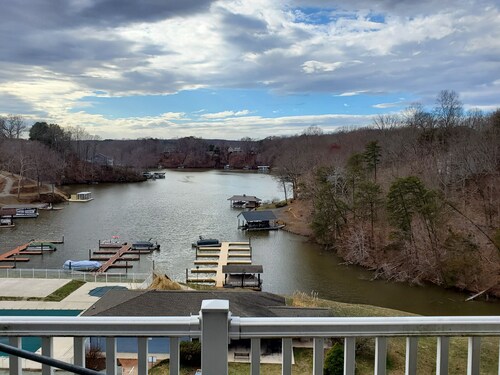 Cozy condo on Smith Mountain Lake