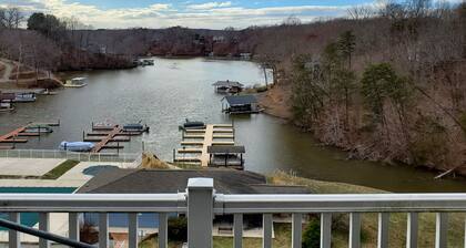 Cozy condo on Smith Mountain Lake