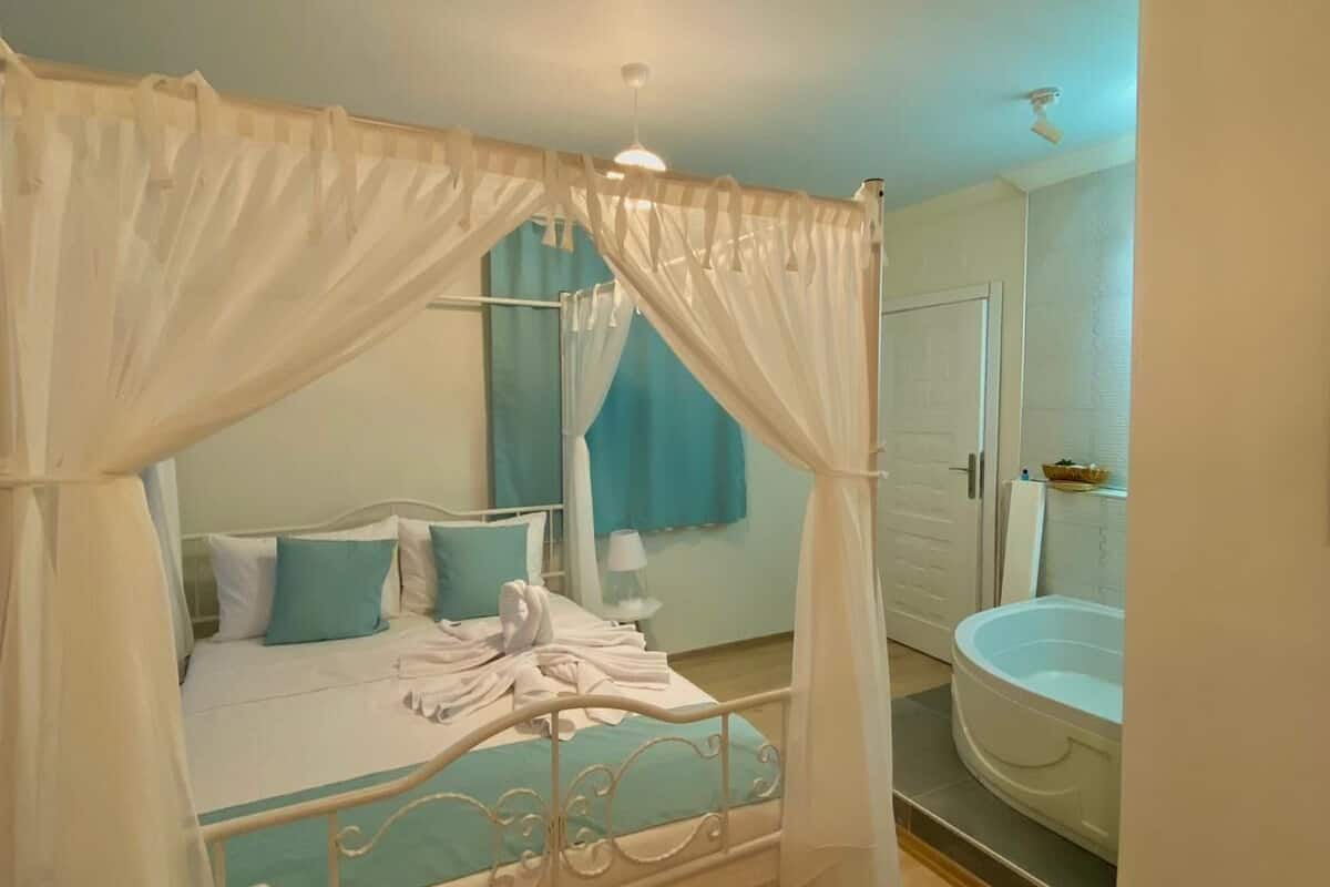 Honeymoon Double Room | Free WiFi