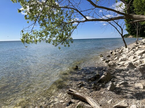 Walk to Lake Michigan beach, hit the bike trails, relax- large yard w/fire pit!