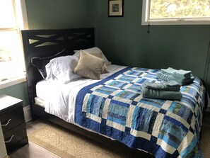 3 عدّة غرف نوم ومكتب وواي فاي مجانًا وملاءات أسرّة