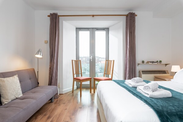 3 soverom, strykejern/-brett, wi-fi og sengetøy