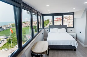 Romantic Suite | Individually decorated, individually furnished, desk, laptop workspace