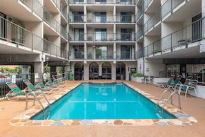 Piscina interna, piscina externa