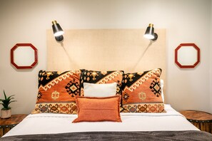 1 bedroom, iron/ironing board, internet, bed sheets - The Carr, Chic 1BR Studio by Velvet Ditch Villas (Oxford)