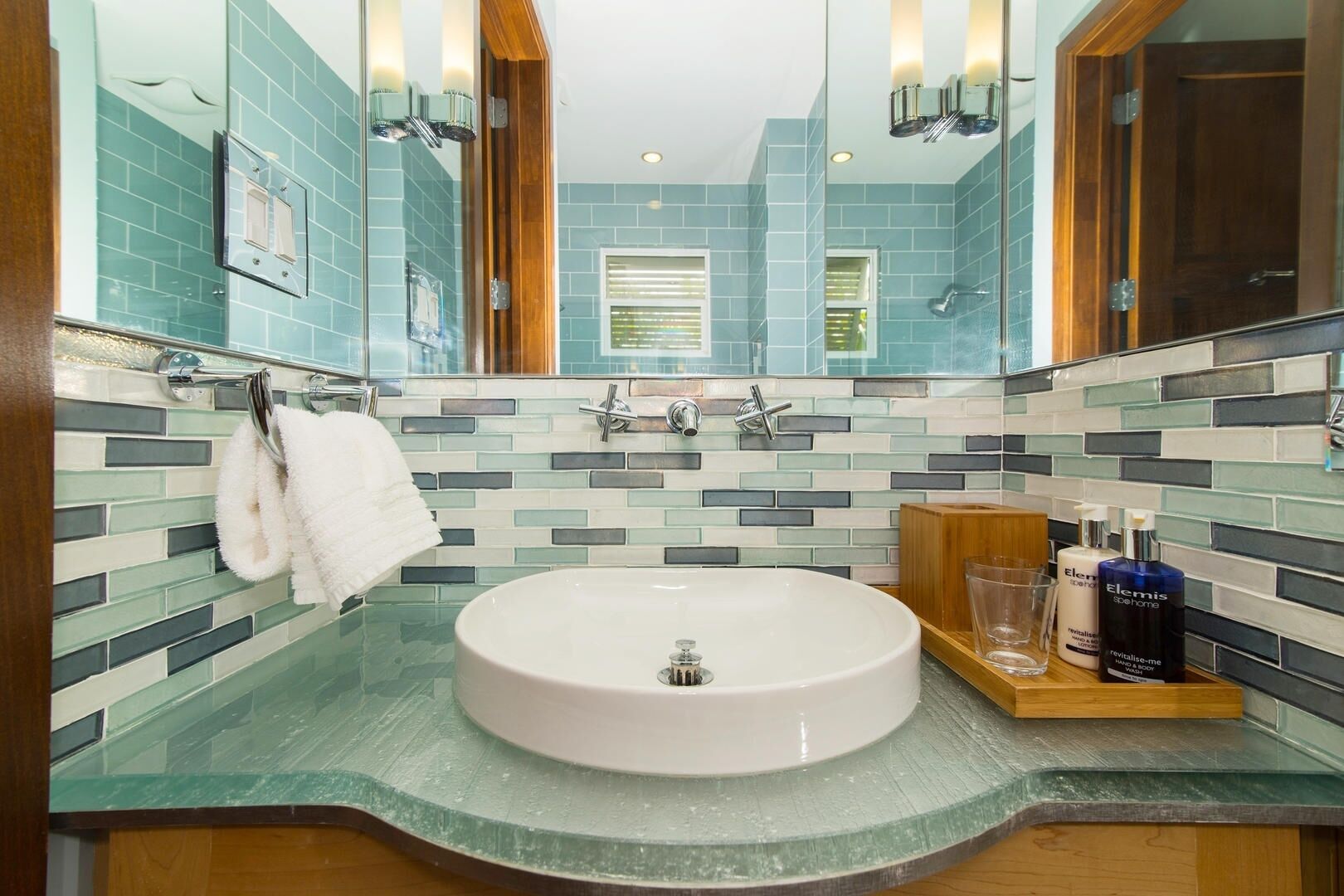 Papaya Cottage 2 Bedroom Home by Redawning