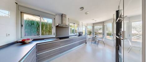 Fridge, microwave, oven, dishwasher