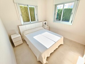 4 bedrooms, free WiFi, bed sheets