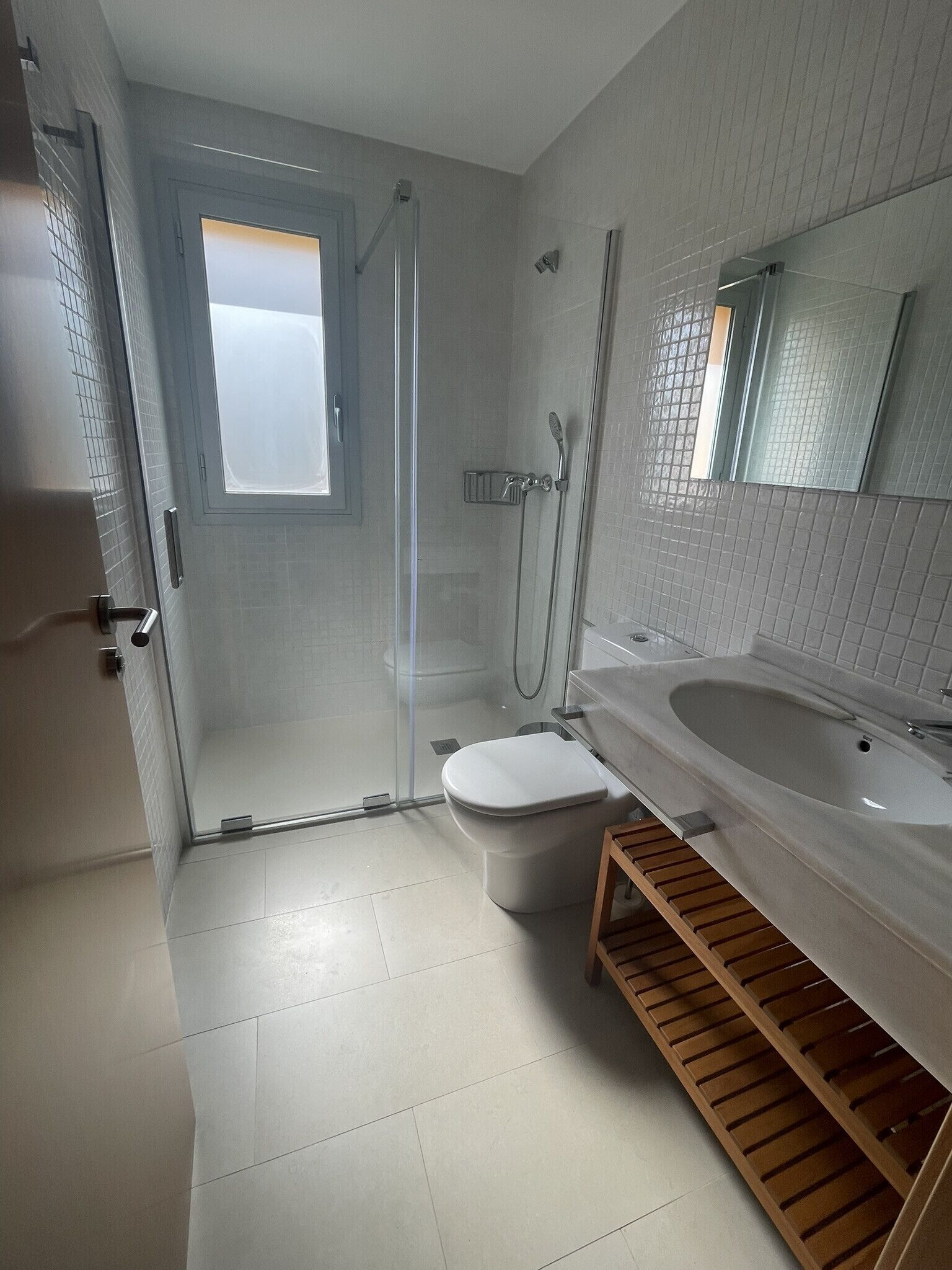Bathtub, hair dryer, towels