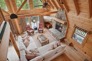 Cabin, 4 Bedrooms | Living area