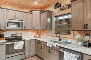 Cabin, 2 Bedrooms | Private kitchen | Fridge, oven, coffee/tea maker, toaster