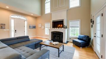 TV, fireplace, table tennis, books