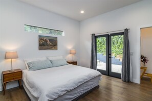 3 habitaciones, escritorio, tabla de planchar con plancha y wifi gratis