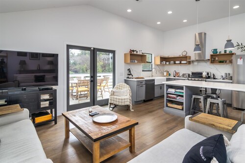 Lovely 3BR Retreat Home in Highland Park