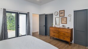 3 bedrooms, desk, iron/ironing board, free WiFi - Lovely 3BR Retreat Home in Highland Park (Los Angeles)