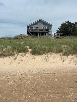 Exterior - Newly Renovated Sleeps 13 Large Private Lake Michigan Beach- new dates available (Harbor Springs)