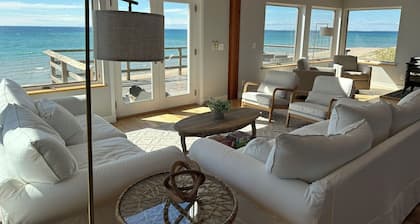 Newly Renovated Sleeps 13 Large Private Lake Michigan Beach- new dates available