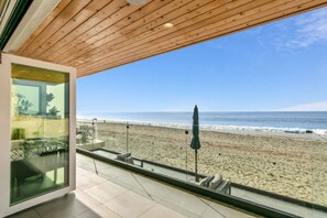 Beach - Luxury Beachfront Villa - Sand Suite (Carlsbad)